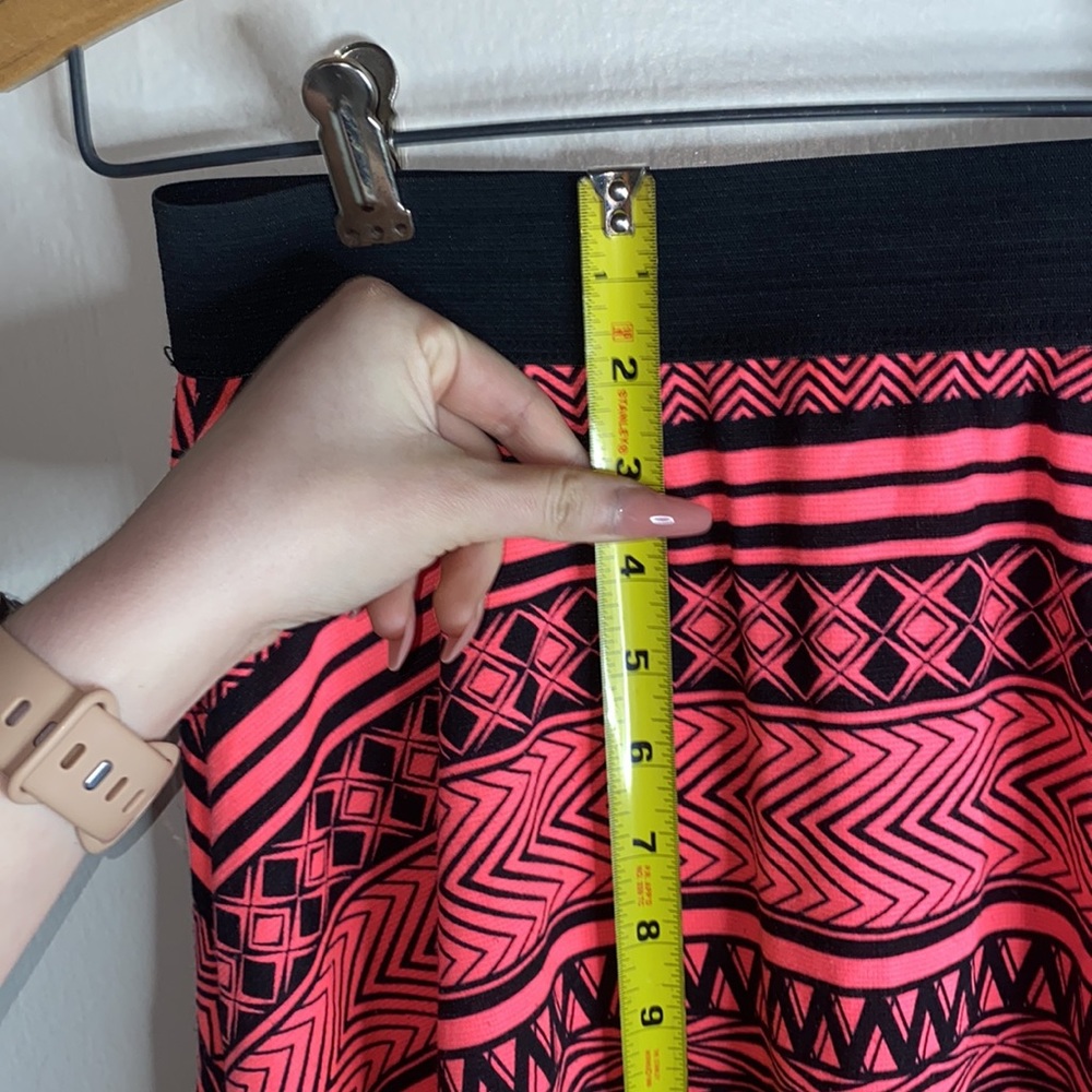 🌵Neon pink & black patterned skirt! - Picture 4 of 7
